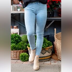 NWT Judy blue mid-rise skinny fit pull-on jeans in sz 11/30